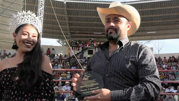 Ahí viene el toro - Rancho Los Amigos en Plaza Garibaldi Houston