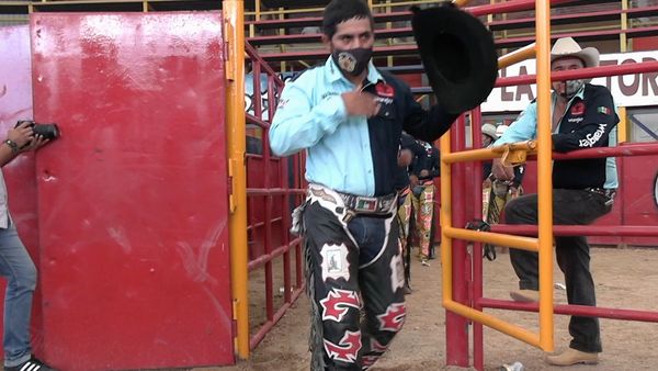 Ahí viene el toro - Rancho La Candelaria en El Relicario
