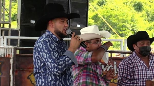 Ahí viene el toro - 20 Toros de Rancho Los Ilegales En El Relicario