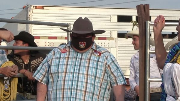 Ahí viene el toro - Rancho San Miguel en Oaxaca