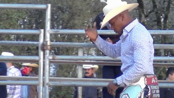 Ahí viene el toro - Jaripeo a beneficio de Roy Monroy en California