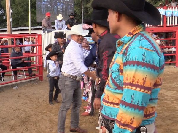Ahí viene el toro - Rancho El Tesoro con Rodeo Tierra Caliente en Ridgeland