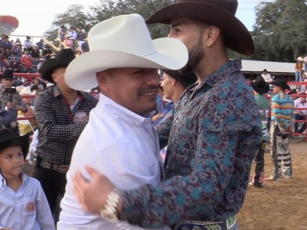 Ahí viene el toro - Rancho La Huerta en Plaza Garibaldi en Houston