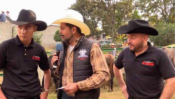 Ahí viene el toro - Rancho Imperial Vs Rancho El Centenario En California