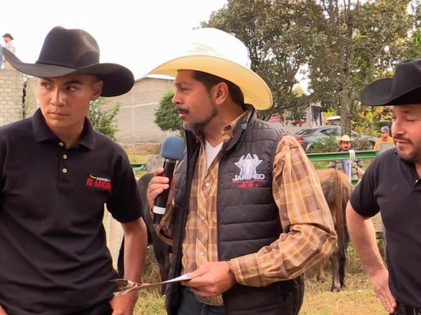 Ahí viene el toro - Rancho Imperial Vs Rancho El Centenario En California