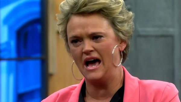 El show de Steve Wilkos en español - Una niña de 15 años es acosada en línea
