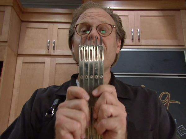 Good Eats - Flat is Beautiful IV: Going Crackers