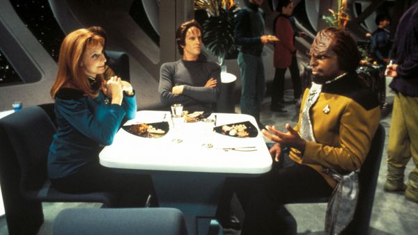 Star Trek: The Next Generation - Relaciones