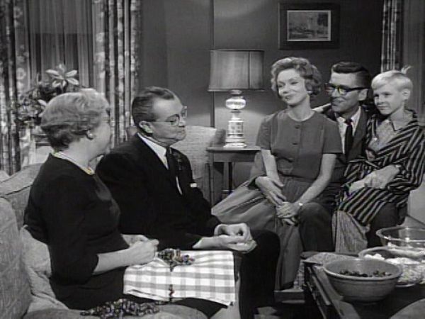 Dennis the Menace - The Fifteen-Foot Christmas Tree