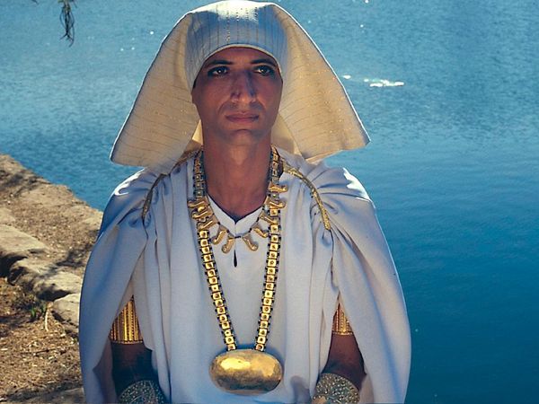 Akhenaten and Nefertiti - The Sun was the Only Witness