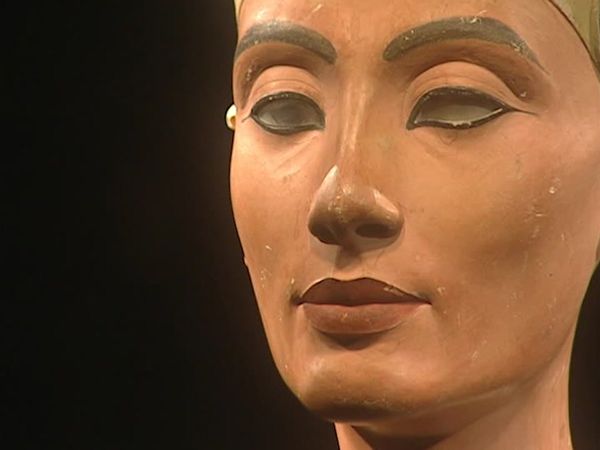Akhenaten and Nefertiti - The Mummies of the Heretics