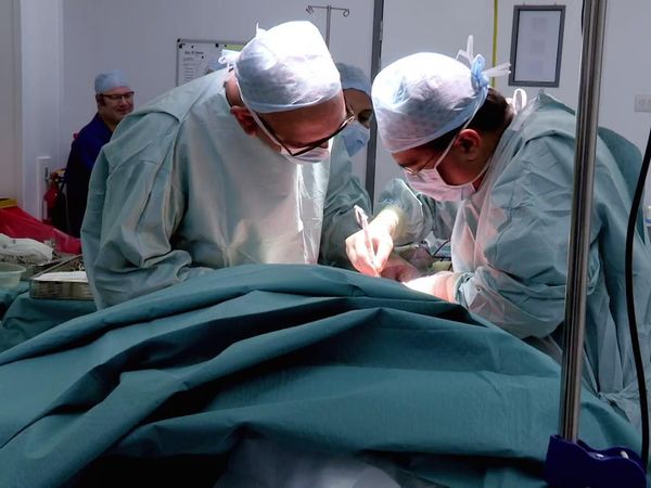 Embarrassing Bodies - Revisit - Under The Knife