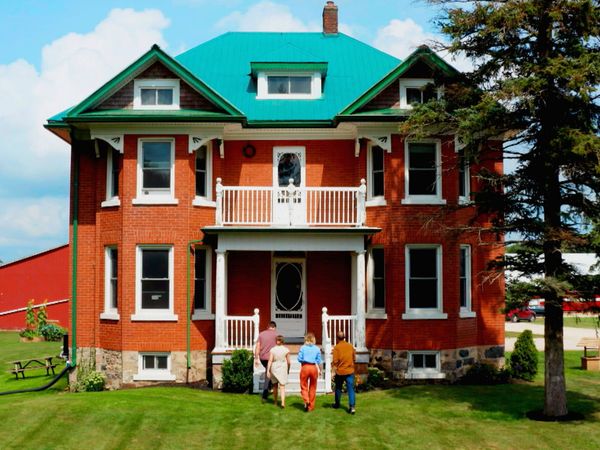 Farmhouse Facelift - Episode 204