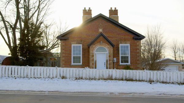 Farmhouse Facelift - Episode 304