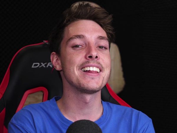 LazarBeam - Girl Thinks She's Pregnant with Jesus / The Creepiest Addiction Ever