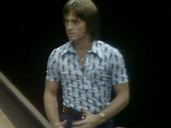 Celebrity Bowling - Episode 11