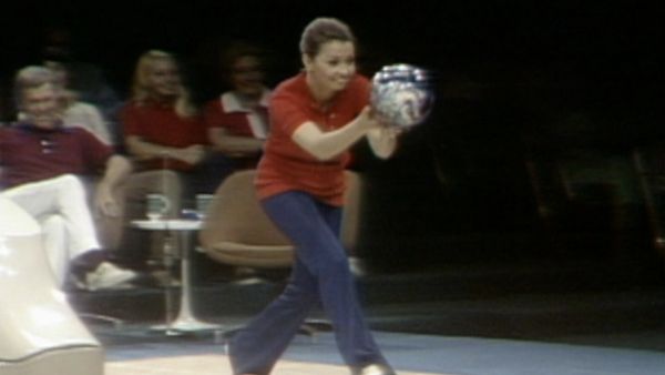 Celebrity Bowling - Episode 9
