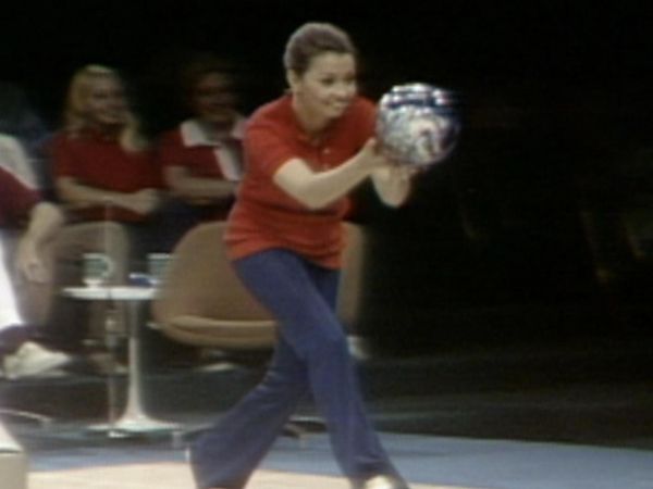 Celebrity Bowling - Episode 9