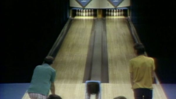 Celebrity Bowling - Episode 13