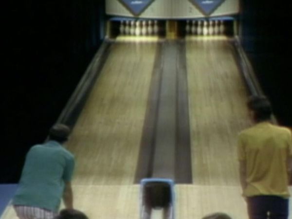 Celebrity Bowling - Episode 13