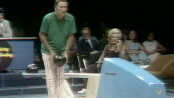 Celebrity Bowling - Episode 14