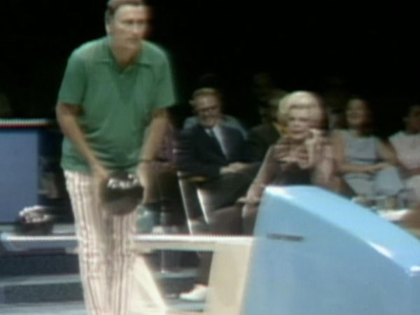 Celebrity Bowling - Episode 14