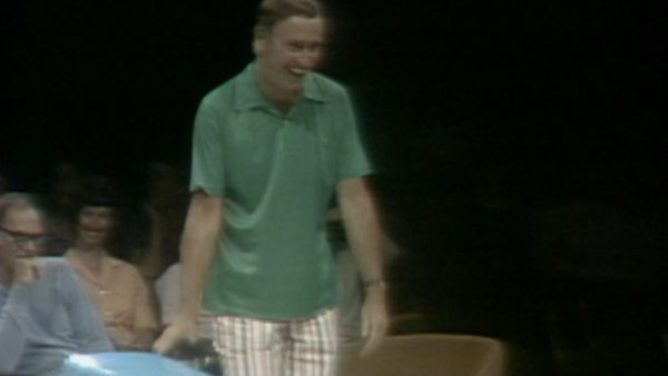 Celebrity Bowling - Episode 15