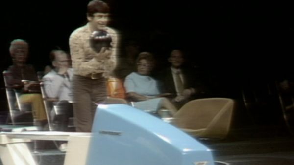 Celebrity Bowling - Episode 19