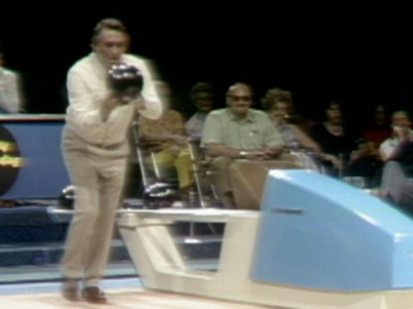 Celebrity Bowling - Episode 24