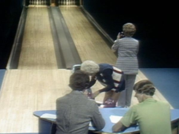 Celebrity Bowling - Episode 23