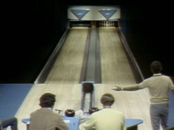 Celebrity Bowling - Episode 22