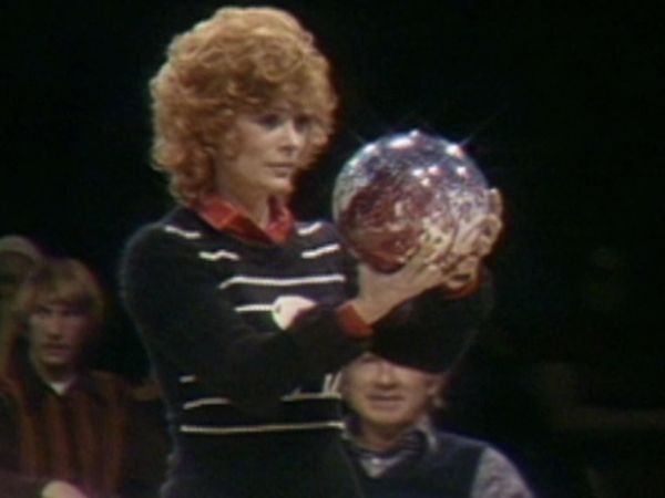 Celebrity Bowling - Episode 4