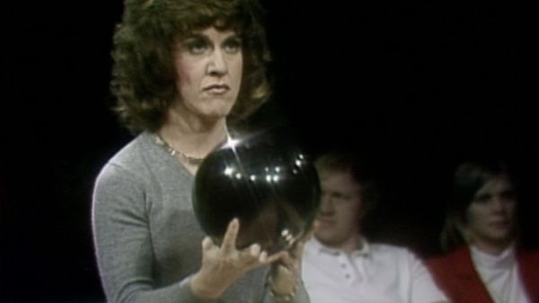 Celebrity Bowling - Episode 10