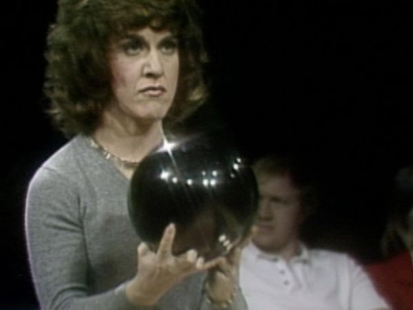 Celebrity Bowling - Episode 10