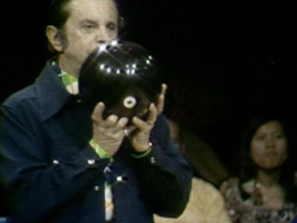 Celebrity Bowling - Episode 11