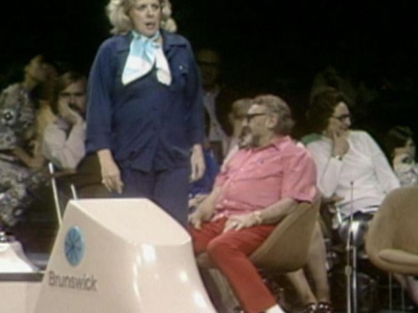 Celebrity Bowling - Episode 12