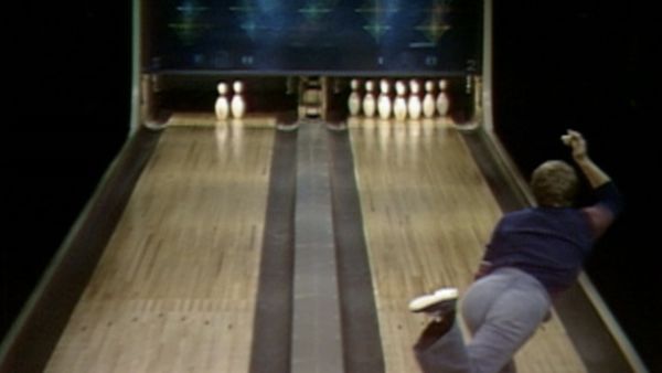 Celebrity Bowling - Episode 17