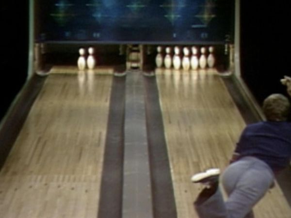 Celebrity Bowling - Episode 17