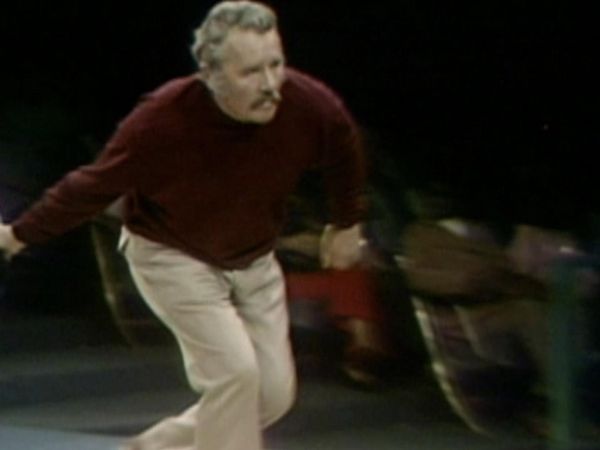 Celebrity Bowling - Episode 20