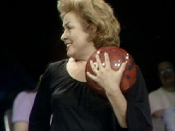 Celebrity Bowling - Episode 23