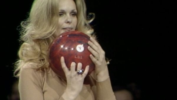 Celebrity Bowling - Episode 29