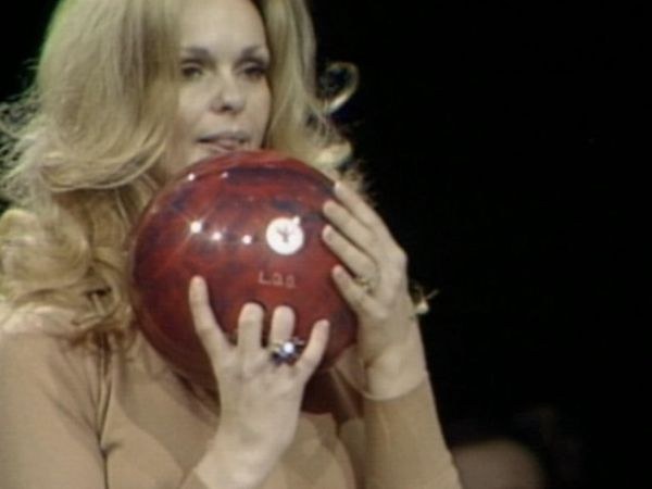 Celebrity Bowling - Episode 29