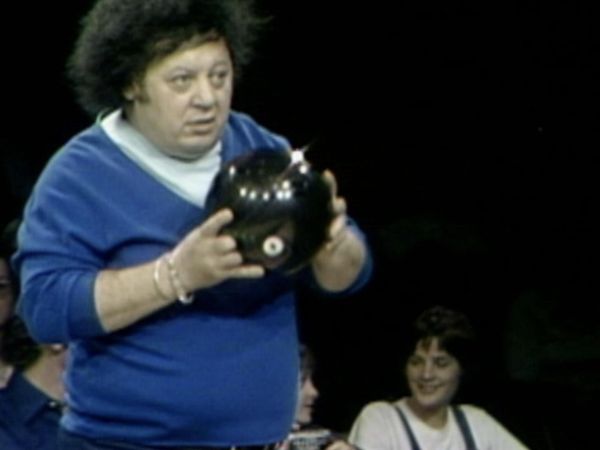 Celebrity Bowling - Episode 30