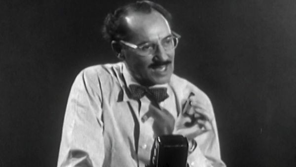 The Best of Groucho Marx - Wall (1950)