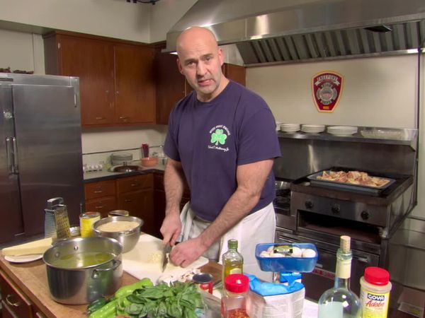 Throwdown with Bobby Flay - Chicken Cacciatore