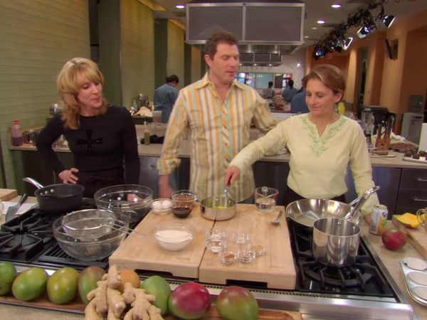 Throwdown with Bobby Flay - Cupcakes