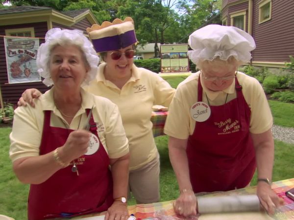 Throwdown with Bobby Flay - Pie