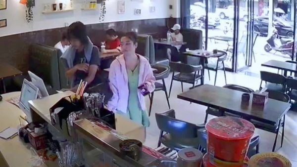 Customer Wars - Slippery Customer