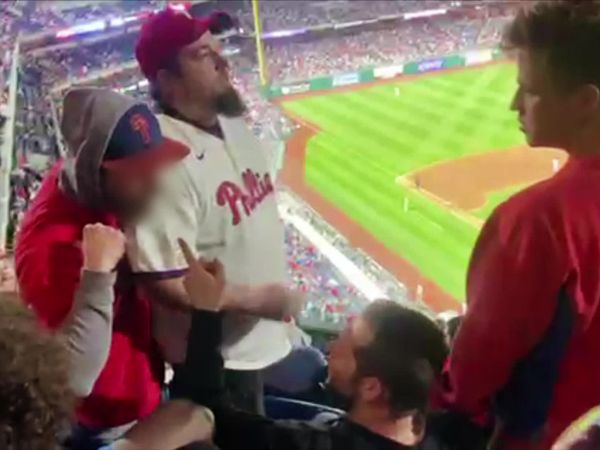 Customer Wars - Baseball Brawl