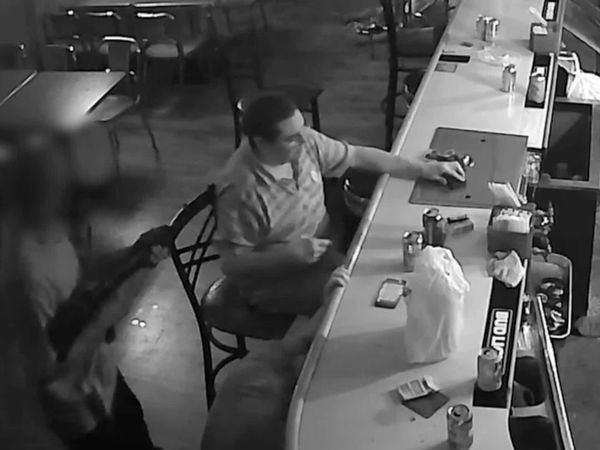Customer Wars - Courage On Tap